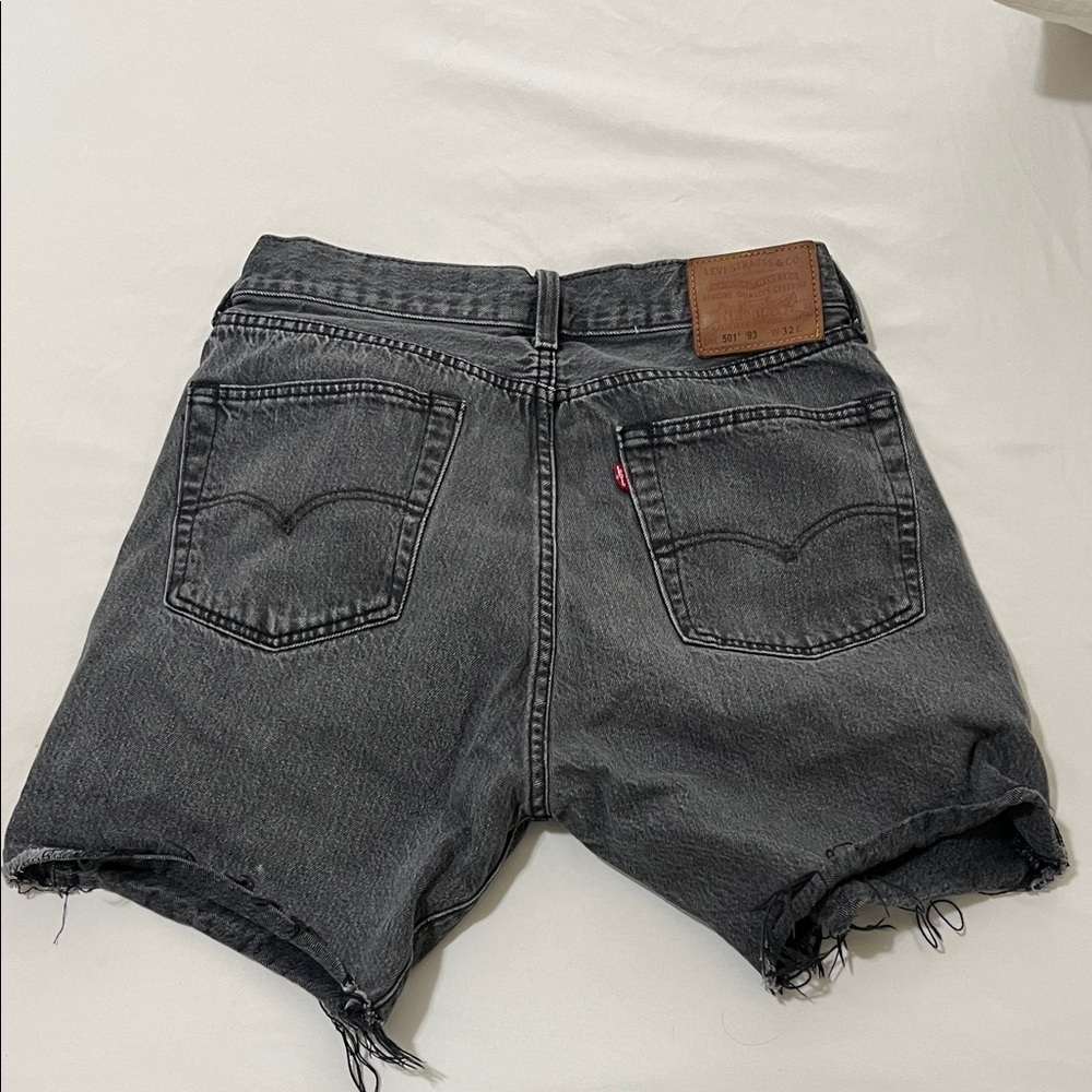 Gray Levi’s shorts 
Fits like a size 6